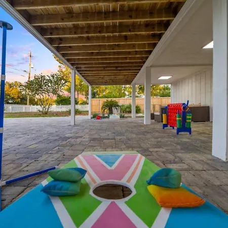 Hot Tub, Fire Pit, Beach Access, Putting Green